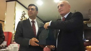 A plaque was presented to Minister of Foreign Affairs Özdil Nami by President of Turkish and Hungarian Businessmen Suat Karakuş 